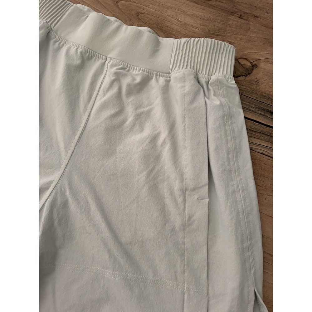 Lululemon Size XS Stretch Woven Relaxed-Fit High-Rise Short 4" - Picture 3 of 7